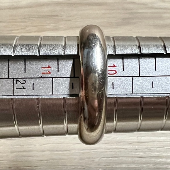 Vintage Designer Signed R Sterling Silver Simple Band Ring, Size 10.5 - Picture 7 of 7